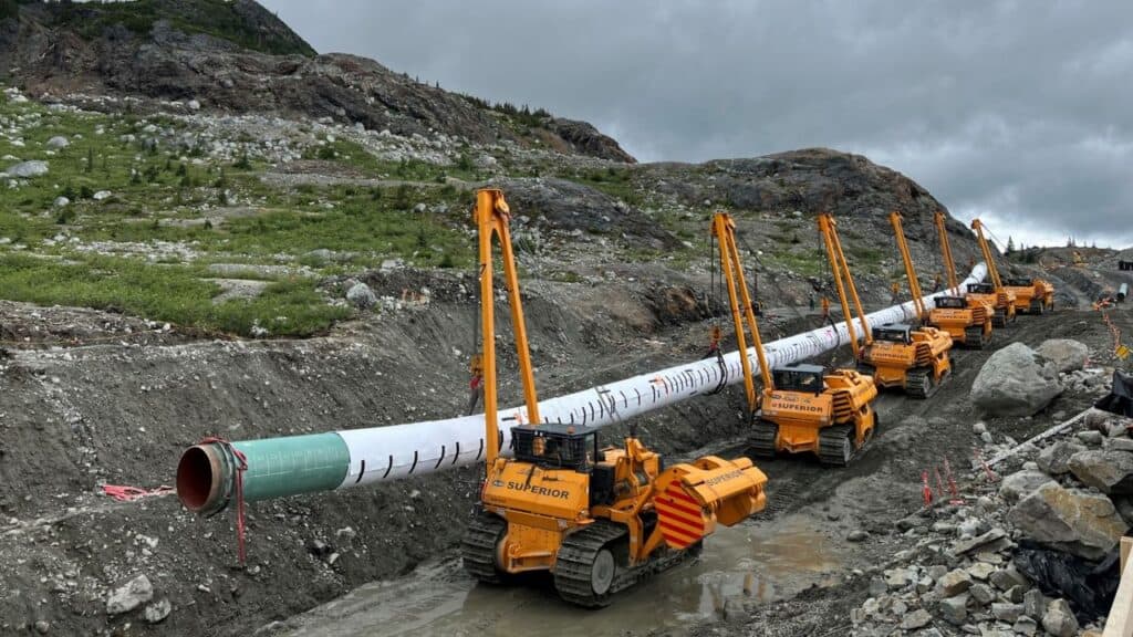 RockStop protected pipe being lowered in with side booms