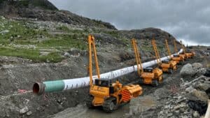 RockStop protected pipe being lowered in with side booms